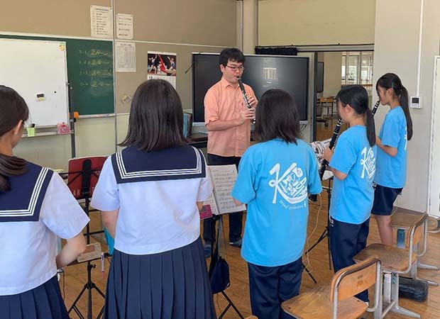 Music clinic at a junior high school in Ube City